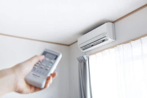 Remote Pointing At Minisplit System 12250 500x333 1