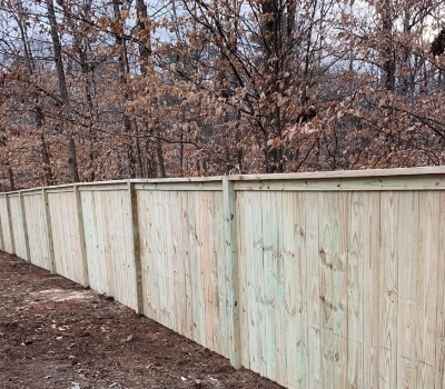 Capped-Privacy-Fence-with-Flat-Top-Posts