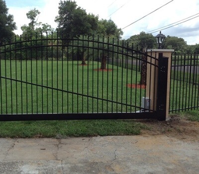 automatic-iron-driveway-gate