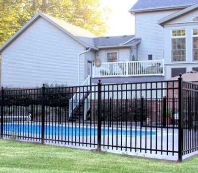 aluminum-fence-around-pool